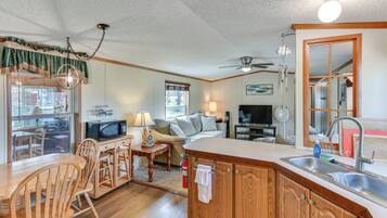 House (3 Bedrooms) | Interior