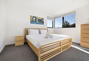 3 Schlafzimmer, Schreibtisch, Bügeleisen/Bügelbrett, kostenloses WLAN