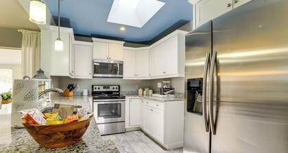 4 Mi to Venice Beach: Home w/ Patio & Yard