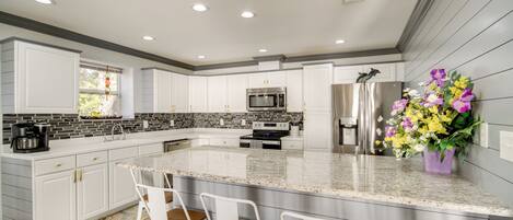 House (5 Bedrooms) | Interior