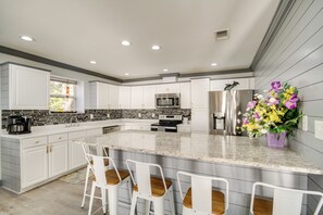 House (5 Bedrooms) | Interior