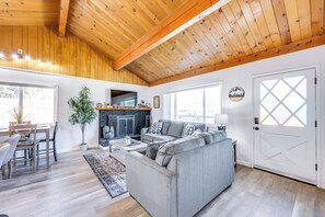 Interior - Close to Skiing & Lake: Big Bear Mountain Getaway (Big Bear City)