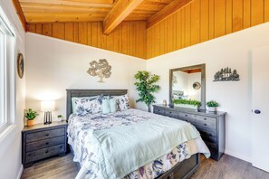 Interior - Close to Skiing & Lake: Big Bear Mountain Getaway (Big Bear City)
