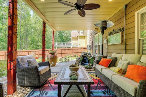 Spacious Yard & Bbq: Chic Escape in Lawrenceville!