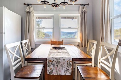 ‼️Mountain-View Cabin | Cozy & Family-Ready