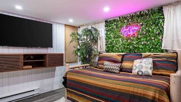 1 bedroom, iron/ironing board, free WiFi, bed sheets