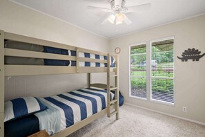 4 Schlafzimmer, Zimmersafe, Bügeleisen/Bügelbrett, kostenloses WLAN