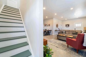 Interior - ‼️Morrison Getaway‼️ - 2BR House,  BBQ , Free Parking (Morrison)