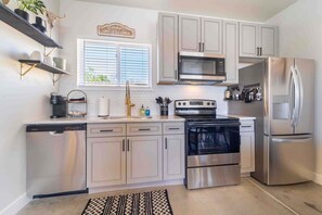 Fridge, microwave, oven, stovetop - ‼️Morrison Getaway‼️ - 2BR House,  BBQ , Free Parking (Morrison)