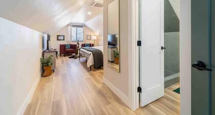 ‼️Morrison Getaway‼️ - 2BR House, BBQ , Free Parking