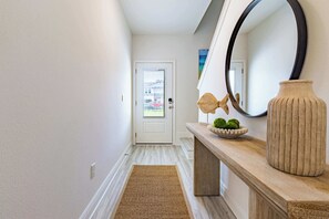 Interior - Coastal 3BR Townhouse, Near the Beach (SANTA RSA BCH)