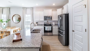 Coffee/tea maker, fridge, microwave, oven - Coastal 3BR Townhouse, Near the Beach (SANTA RSA BCH)