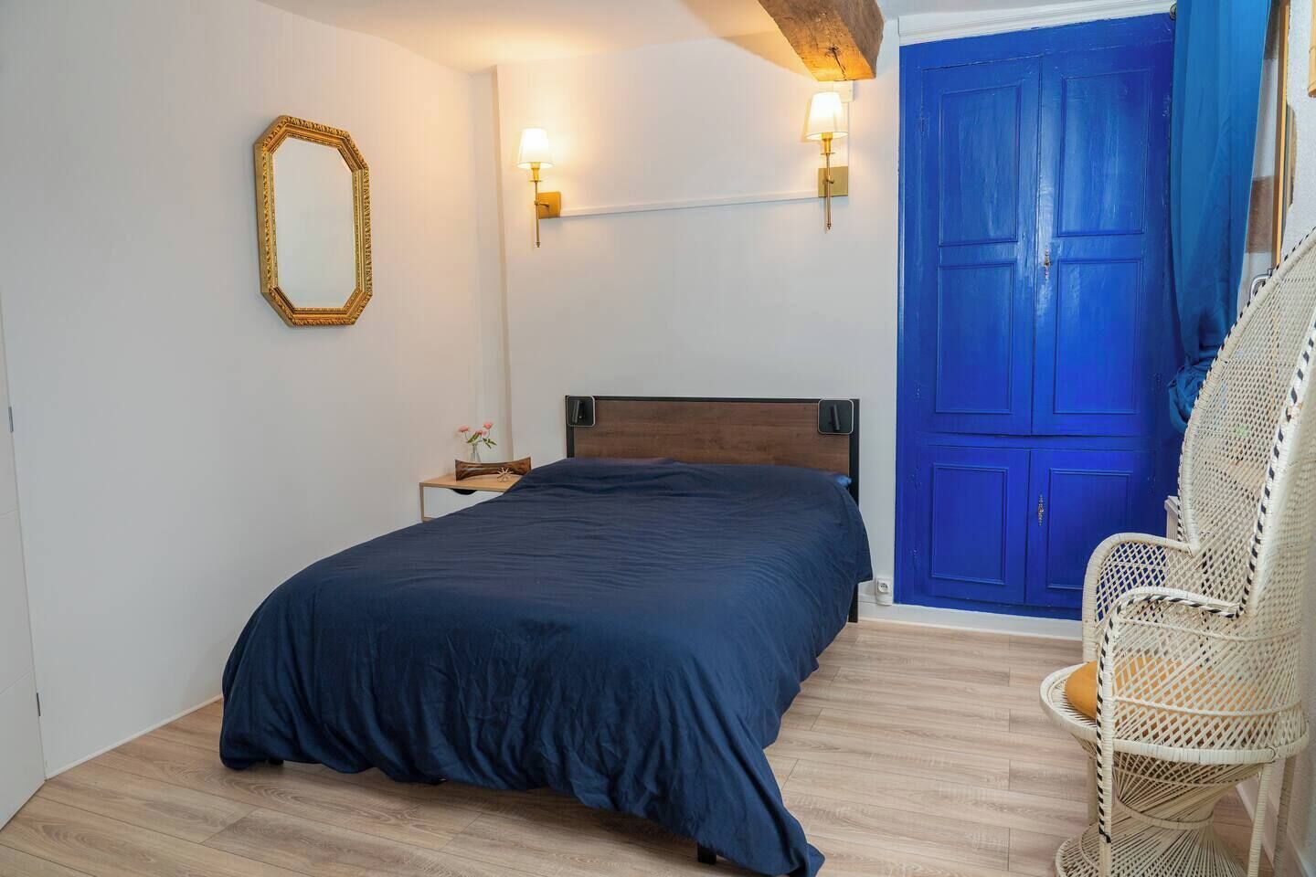 1 habitación, tabla de planchar con plancha, wifi y ropa de cama 