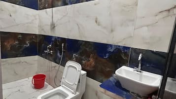 Family Room | Bathroom | Shower
