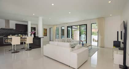 Designer 3BR Villa Silver Pool in Kamala