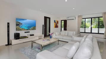 Design Villa, 3 Bedrooms, Pool View | Living room