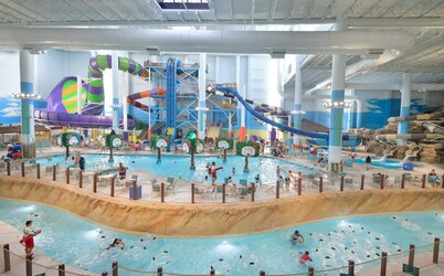 Upscale Retreat: Pool, Hot Tub, Gym & Games