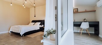 Cozy Botanica Retreat • Balcony & Peaceful Stay