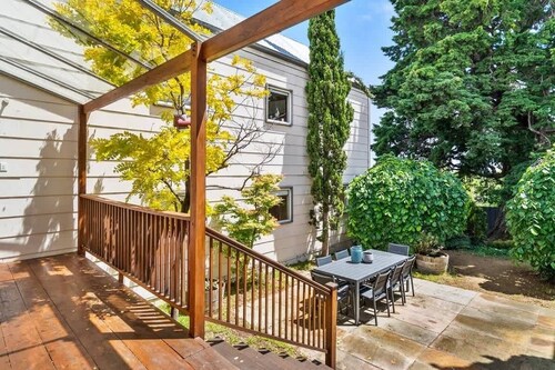 Hobart Heritage Home - Close to CBD & Airport