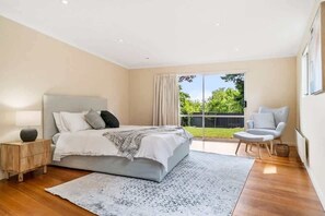 4 habitaciones, tabla de planchar con plancha, cuna de viaje y wifi 