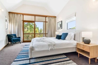 Hobart Heritage Home - Close to CBD & Airport
