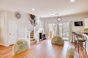 Apartment (3 Bedrooms) | Interior - 2 Mi to Desert Diamond Arena: Home w/ Patio! (Phoenix)