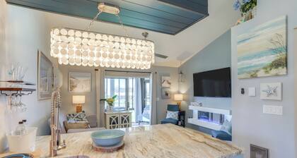 Boat Slip & Pool Access: Oak Harbor Haven!