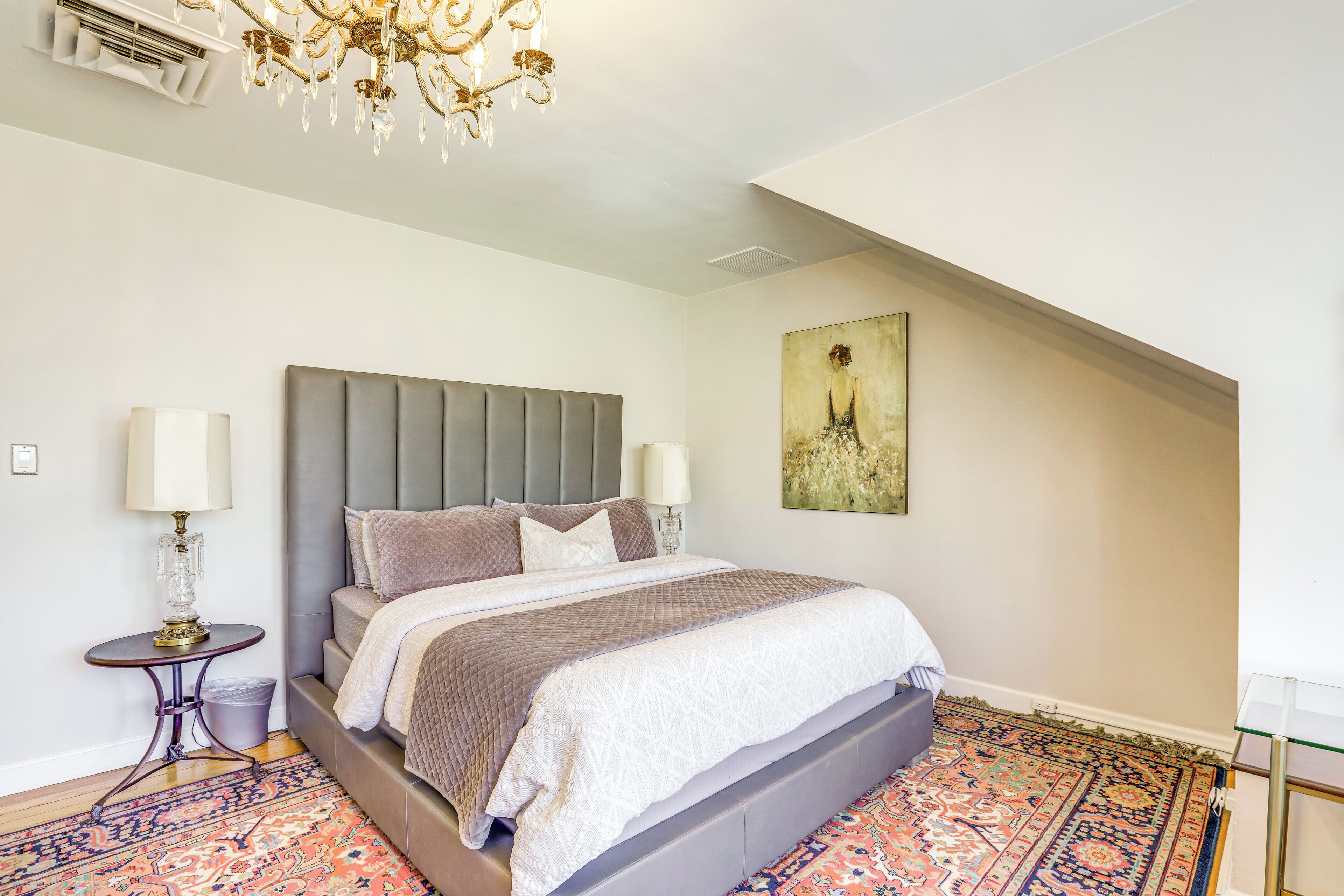 House (5 Bedrooms) | Interior