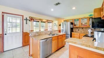 ุงูู
ูุดุฃุฉ ู
ู ุงูุฏุงุฎู