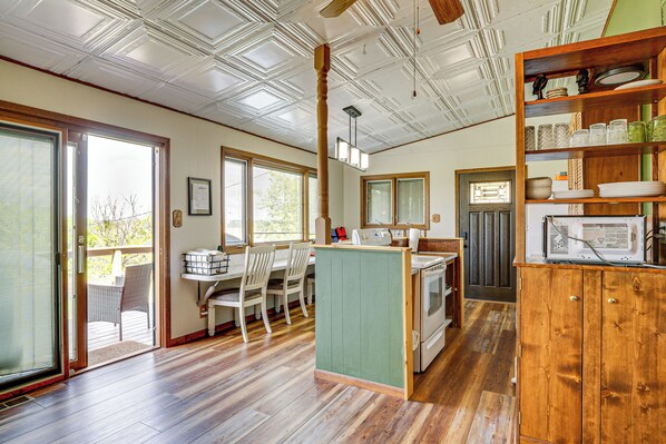 House (3 Bedrooms) | Interior - < 1 Mi to Tuttle Creek Lake: Cabin w/ 2 Kayaks! (Manhattan)