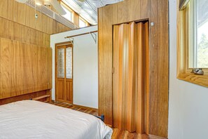 House (3 Bedrooms) | Interior - < 1 Mi to Tuttle Creek Lake: Cabin w/ 2 Kayaks! (Manhattan)