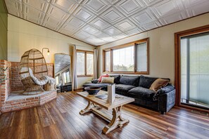 House (3 Bedrooms) | Interior - < 1 Mi to Tuttle Creek Lake: Cabin w/ 2 Kayaks! (Manhattan)