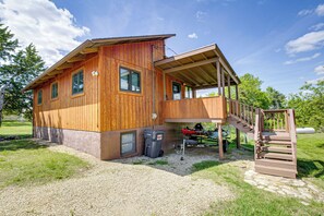 House (3 Bedrooms) | Interior - < 1 Mi to Tuttle Creek Lake: Cabin w/ 2 Kayaks! (Manhattan)