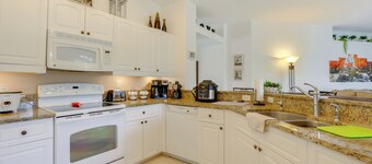 Screened Patio & Canal Views: Home in North Port!