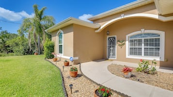 House (4 Bedrooms) | Front of property