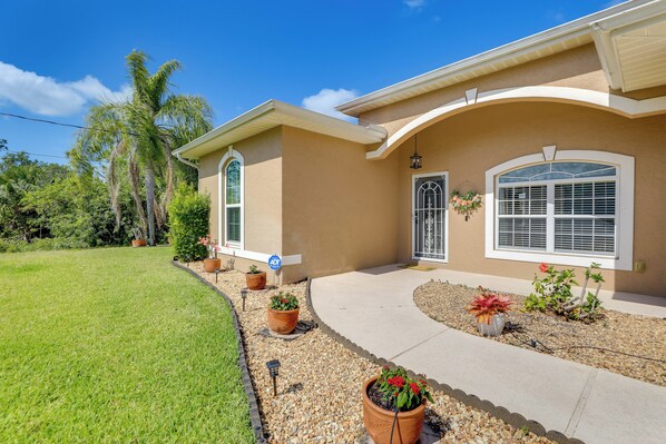 House (4 Bedrooms) | Front of property