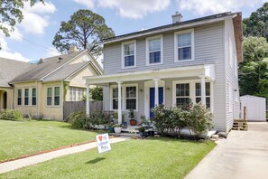 House (3 Bedrooms) | Interior - 2 Mi to Lsu: Mid City Home w/ Yard & Patio! (Baton Rouge)