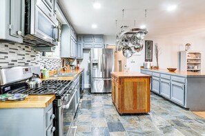 Interior - 2 Mi to Lsu: Mid City Home w/ Yard & Patio! (Baton Rouge)