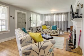House (3 Bedrooms) | Interior - 2 Mi to Lsu: Mid City Home w/ Yard & Patio! (Baton Rouge)
