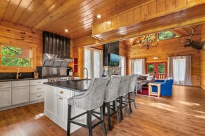 Fridge, microwave, oven, stovetop - Luxe 8BR Cabin *Sleeps 30* Near Dollywood/PKWY (Pigeon Forge)