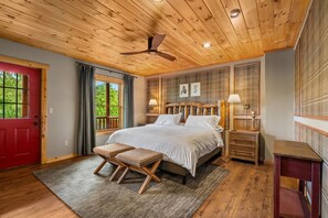 8 chambres, fer et planche à repasser, lit de bébé portatif