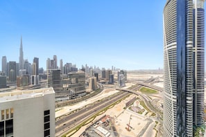 Room - Luxury 1BR w Burj Khalifa View in Business Bay (Dubai)