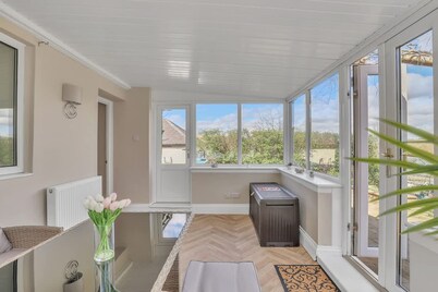 Cozy 2 Bedroom Cottage