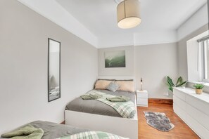 House | 2 bilik tidur, meja 