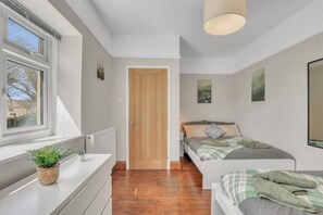 House | 2 bilik tidur, meja 