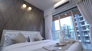 3 bedrooms, desk, iron/ironing board, WiFi