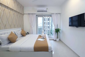 3 bedrooms, desk, iron/ironing board, WiFi