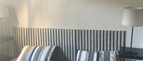 2 chambres, fer et planche à repasser, draps fournis