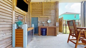 Outdoor dining - Shore Beats Work: 3  BR, 2  BA House in Crystal Beach, Sleeps 10 (Bolivar Peninsula)