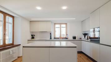 Réfrigérateur, four, plaque de cuisson, lave-vaisselle